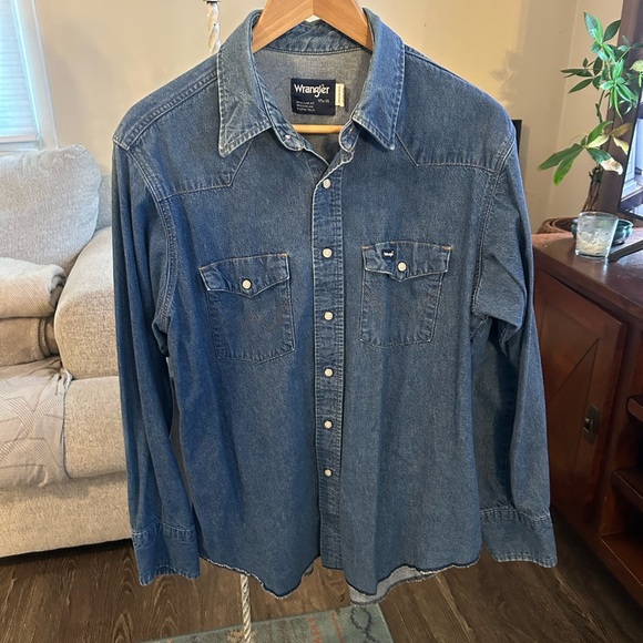 Vintage PRESHRUNK X-LONG TAILS Wrangler Men's Blue Denim Shirt Medium - Picture 1 of 7